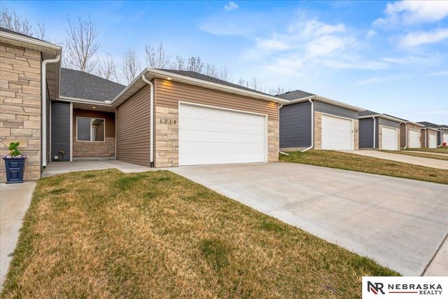 1719 NW 52nd Street, Lincoln, NE 68528