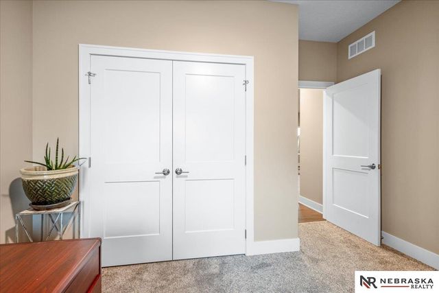 1719 NW 52nd Street, Lincoln, NE 68528