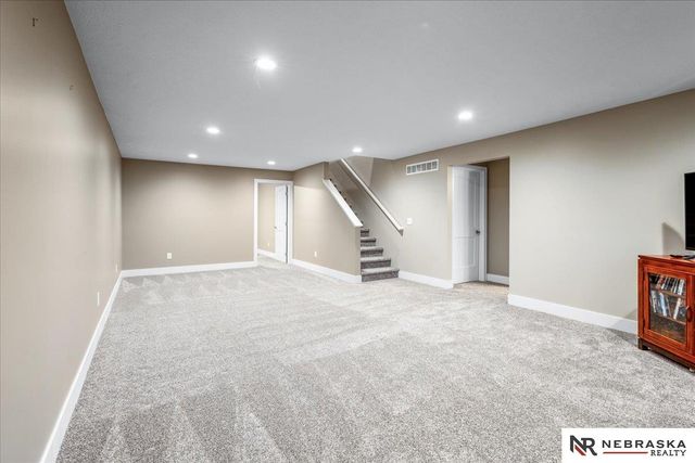 1719 NW 52nd Street, Lincoln, NE 68528