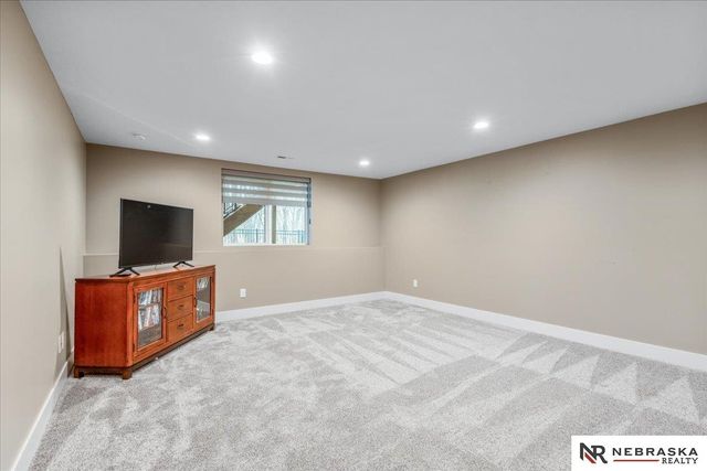 1719 NW 52nd Street, Lincoln, NE 68528