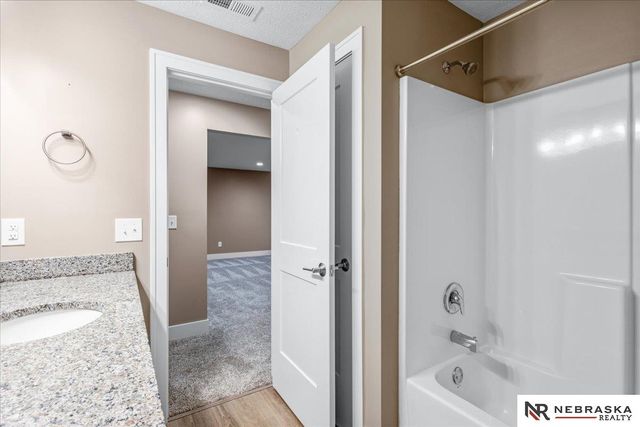 1719 NW 52nd Street, Lincoln, NE 68528