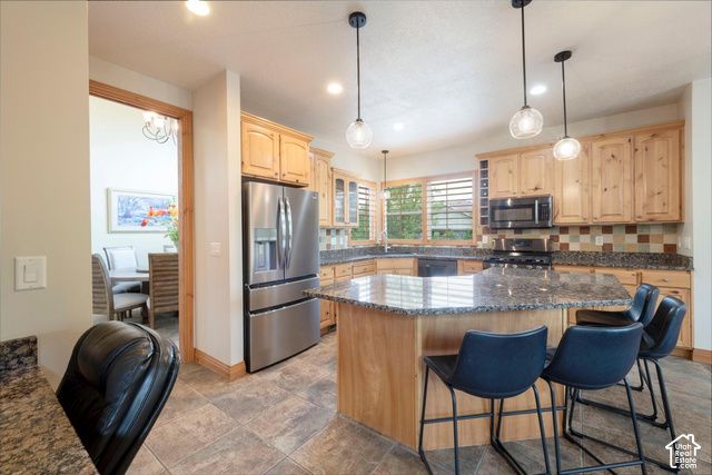 1208 W SADDLE BLUFF DR, Murray, UT 84123