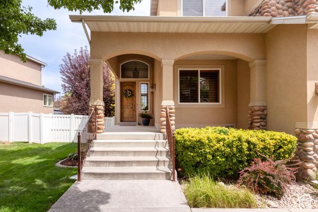 1208 W SADDLE BLUFF DR, Murray, UT 84123