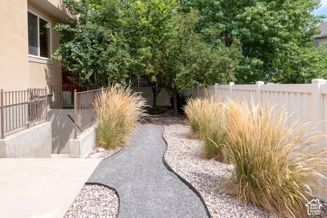 1208 W SADDLE BLUFF DR, Murray, UT 84123