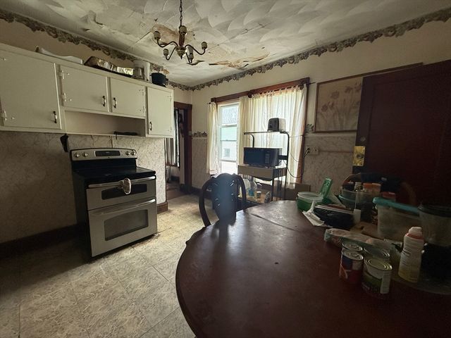 119-121 Middlesex St, Springfield, MA 01109