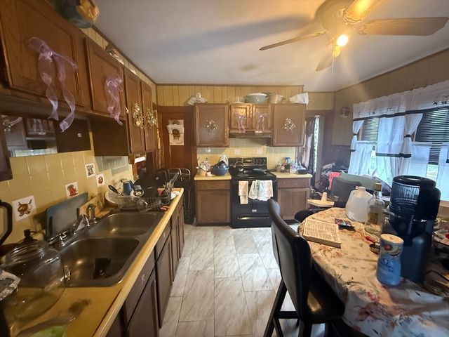 119-121 Middlesex St, Springfield, MA 01109