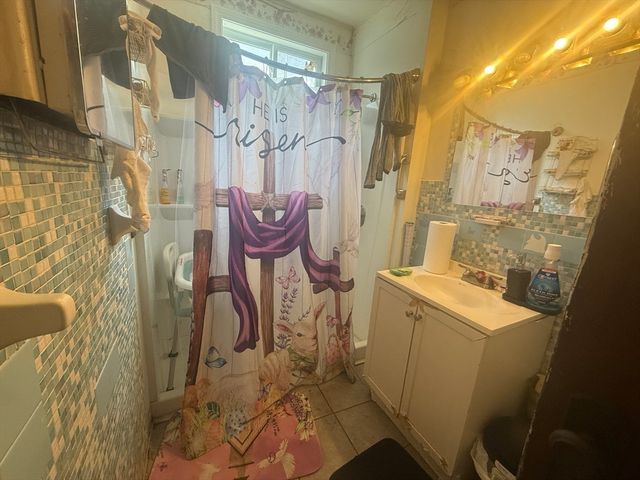 119-121 Middlesex St, Springfield, MA 01109