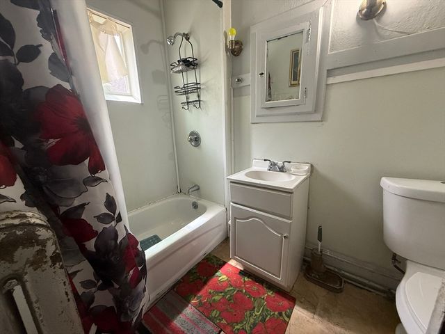 119-121 Middlesex St, Springfield, MA 01109