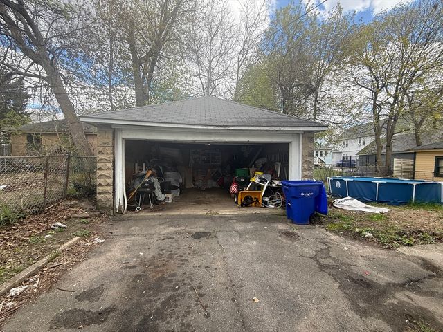 119-121 Middlesex St, Springfield, MA 01109