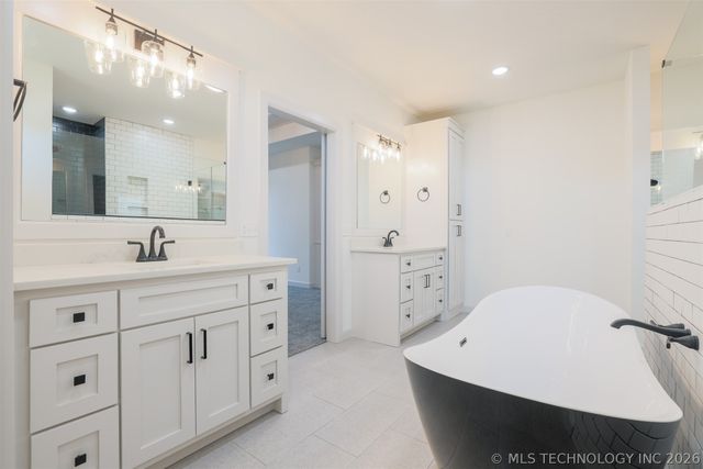 4724 E 177th Place, Bixby, OK 74008