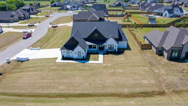 4724 E 177th Place, Bixby, OK 74008