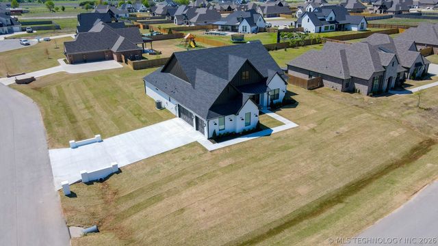 4724 E 177th Place, Bixby, OK 74008