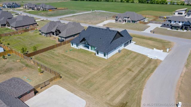 4724 E 177th Place, Bixby, OK 74008