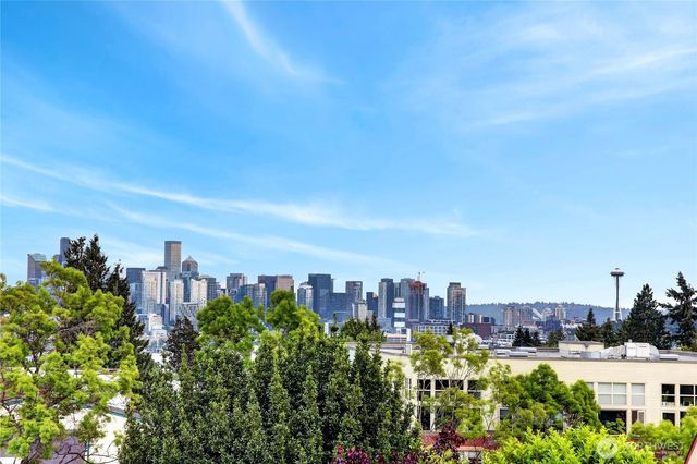 4527 Corliss Avenue N, Seattle, WA 98103