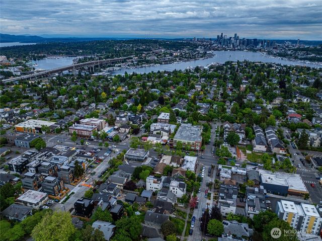 4527 Corliss Avenue N, Seattle, WA 98103