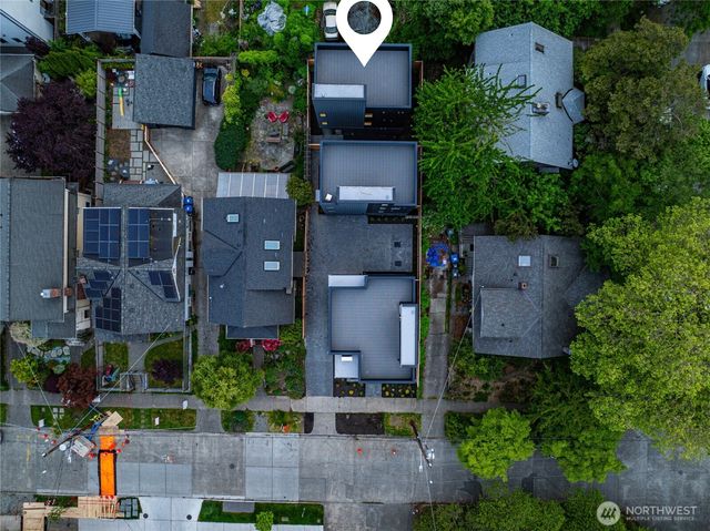 4527 Corliss Avenue N, Seattle, WA 98103