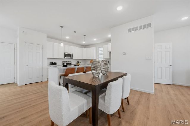 222 Marais Temps Clair Way, St Charles, MO 63301