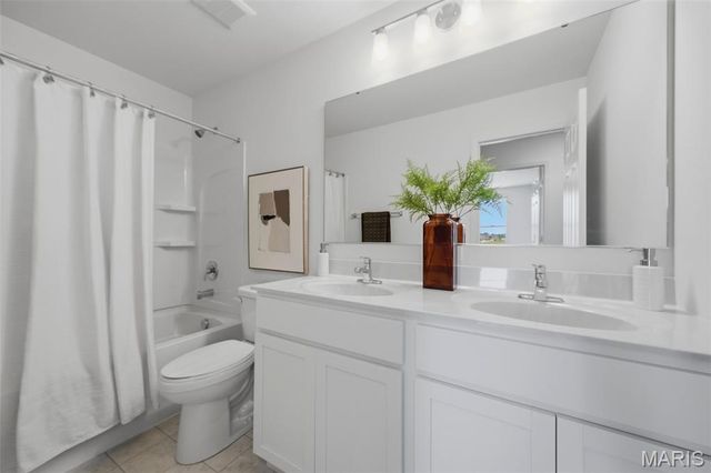 222 Marais Temps Clair Way, St Charles, MO 63301