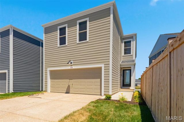 222 Marais Temps Clair Way, St Charles, MO 63301