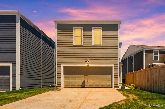 222 Marais Temps Clair Way, St Charles, MO 63301
