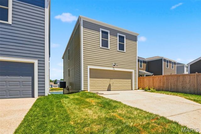 222 Marais Temps Clair Way, St Charles, MO 63301