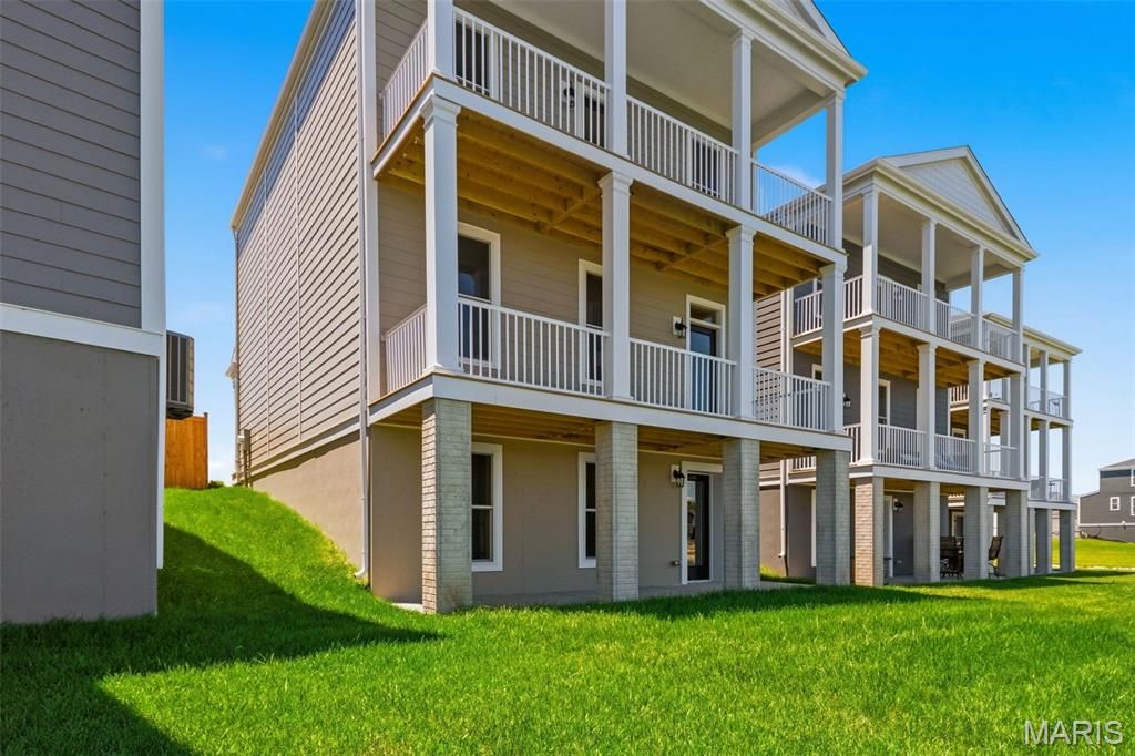 222 Marais Temps Clair Way, St Charles, MO 63301