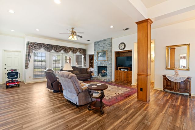 554 Glenn Lane, Red Oak, TX 75154