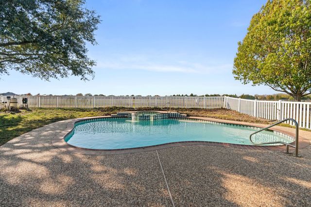 554 Glenn Lane, Red Oak, TX 75154