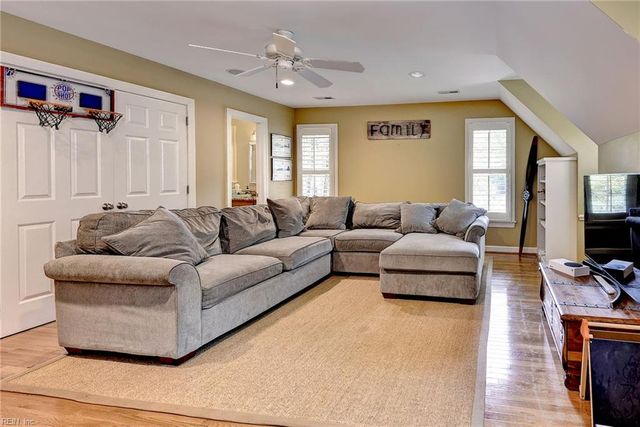 320 Yorkshire Dr DR, Williamsburg, VA 23185