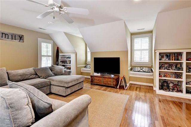 320 Yorkshire Dr DR, Williamsburg, VA 23185