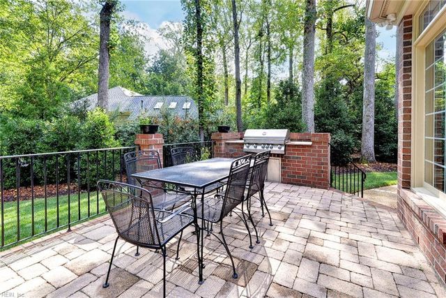 320 Yorkshire Dr DR, Williamsburg, VA 23185
