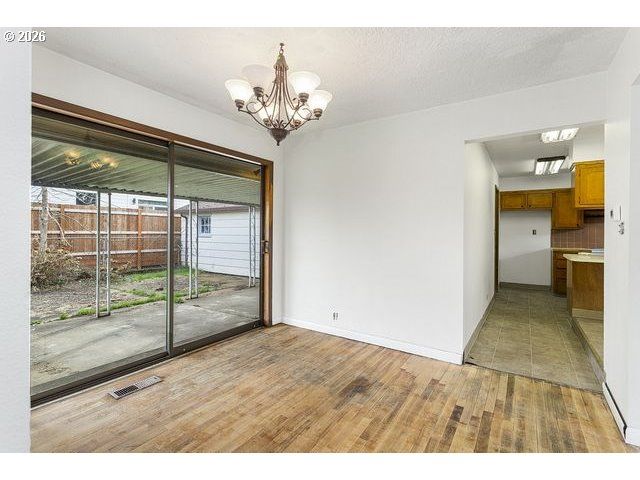 11272 Ne KNOTT St, Portland, OR 97220