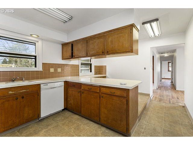 11272 Ne KNOTT St, Portland, OR 97220