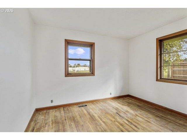 11272 Ne KNOTT St, Portland, OR 97220