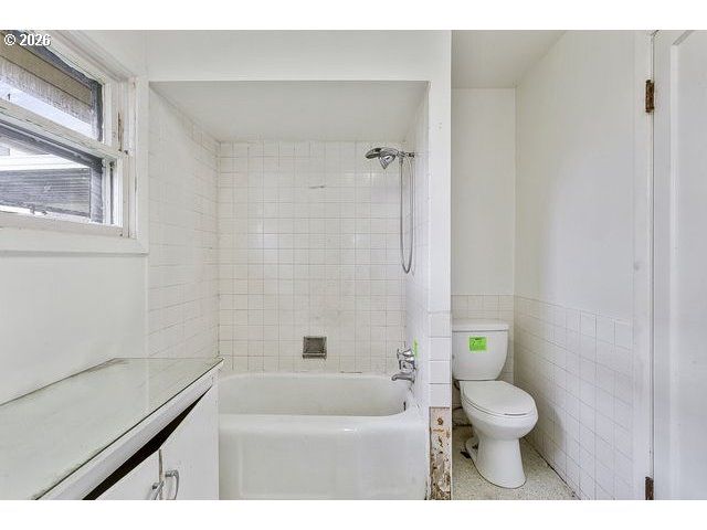 11272 Ne KNOTT St, Portland, OR 97220