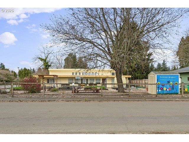 11272 Ne KNOTT St, Portland, OR 97220