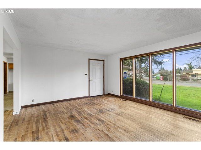 11272 Ne KNOTT St, Portland, OR 97220