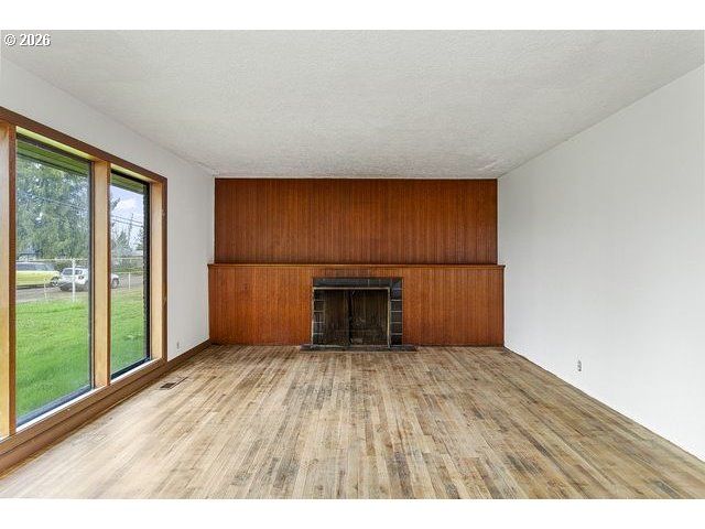 11272 Ne KNOTT St, Portland, OR 97220