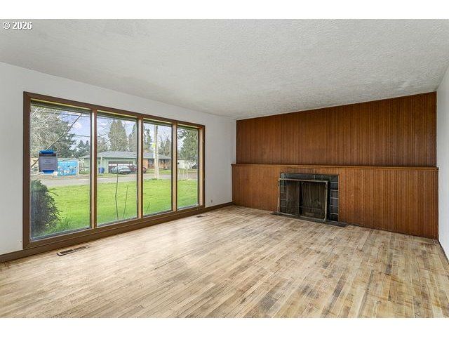 11272 Ne KNOTT St, Portland, OR 97220