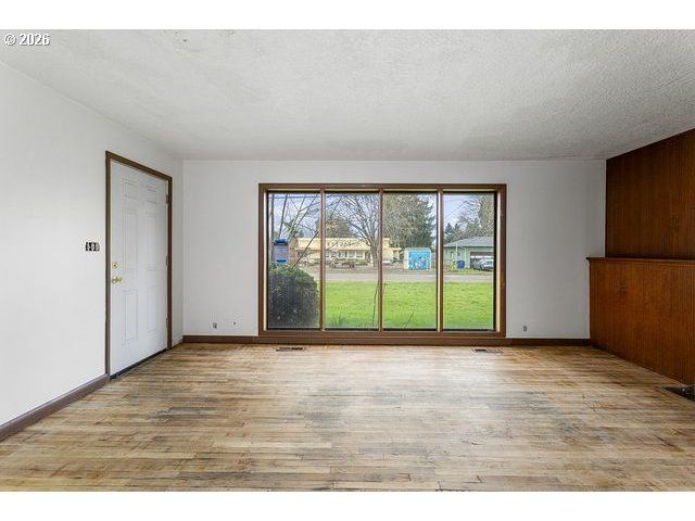 11272 Ne KNOTT St, Portland, OR 97220