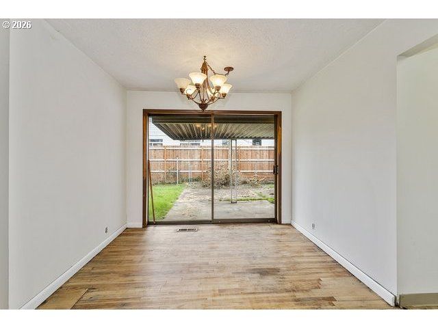 11272 Ne KNOTT St, Portland, OR 97220