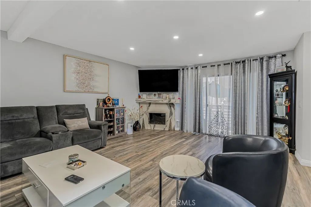10009 Topanga Canyon Boulevard 5, Chatsworth, CA 91311