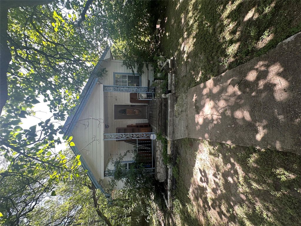 604 S Vandeveer ST, Burnet, TX 78611