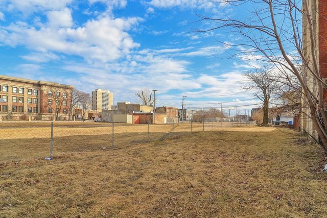 3913 S Prairie Avenue, Chicago, IL 60653