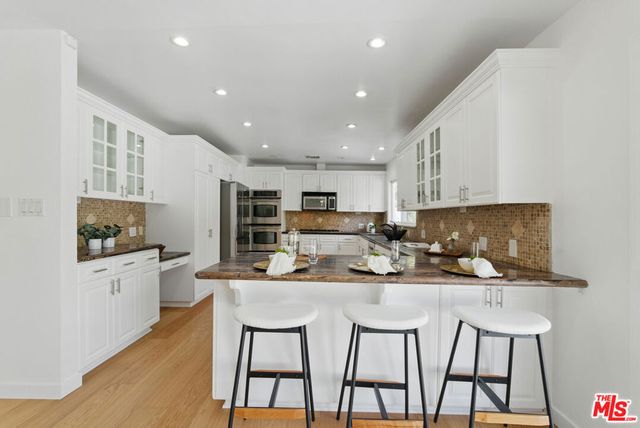 5220 Melvin Avenue, Tarzana, CA 91356