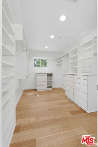 5220 Melvin Avenue, Tarzana, CA 91356