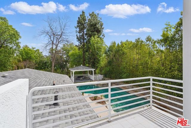 5220 Melvin Avenue, Tarzana, CA 91356