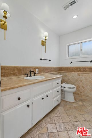 5220 Melvin Avenue, Tarzana, CA 91356