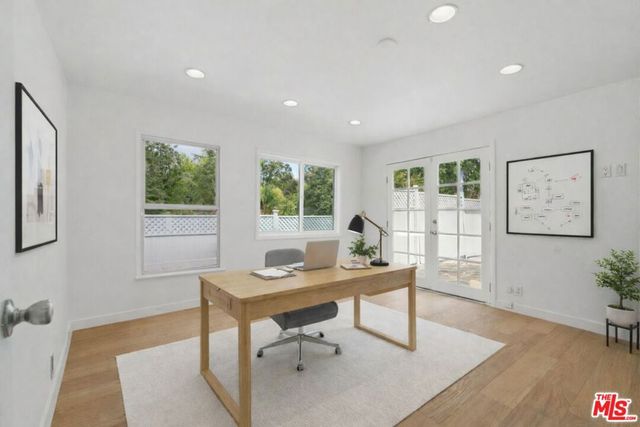 5220 Melvin Avenue, Tarzana, CA 91356