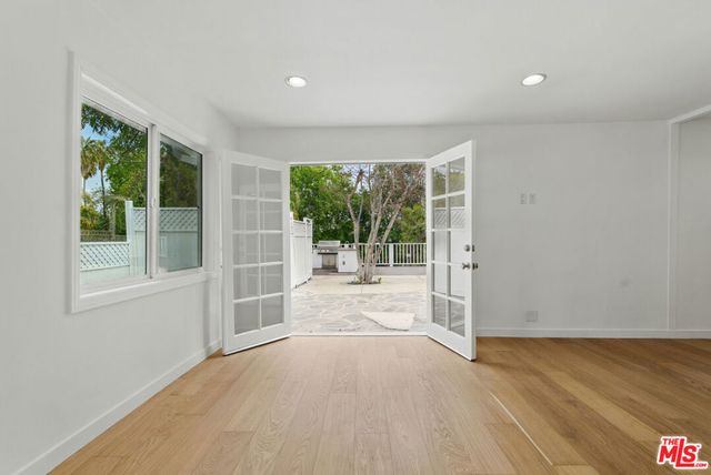 5220 Melvin Avenue, Tarzana, CA 91356